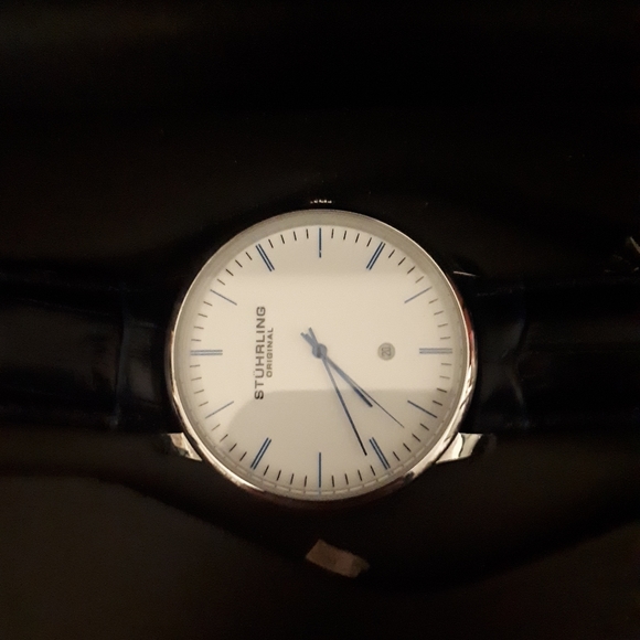 Watch - Picture 2 of 3